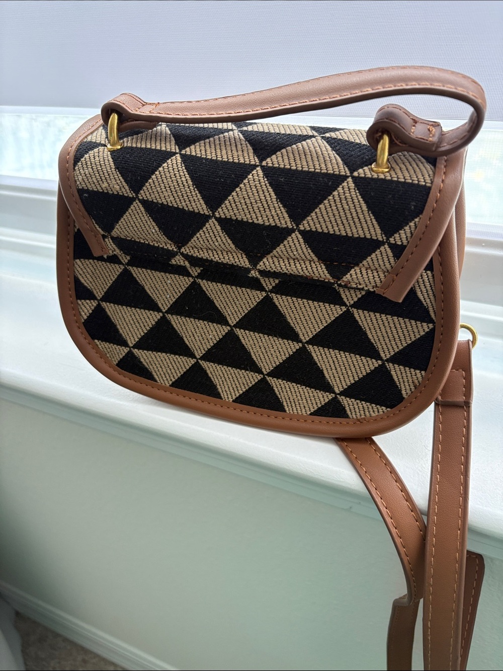 Brown Geometric Crossbody Bag with Gold Hardware - Picture 5 of 8